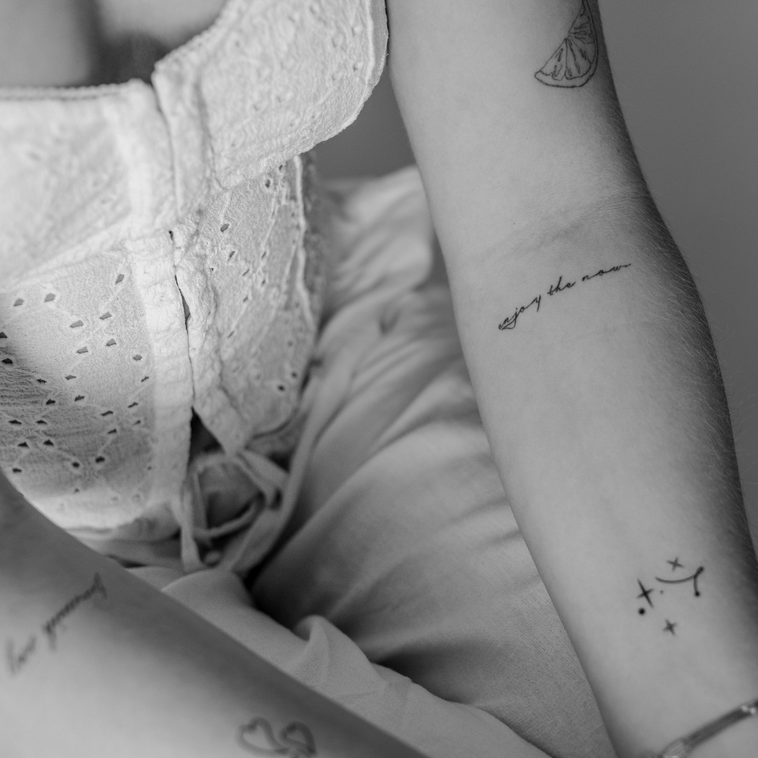 Le conseguenze di un tatuaggio durante i colloqui di lavoro - 5 cose che devi sapere