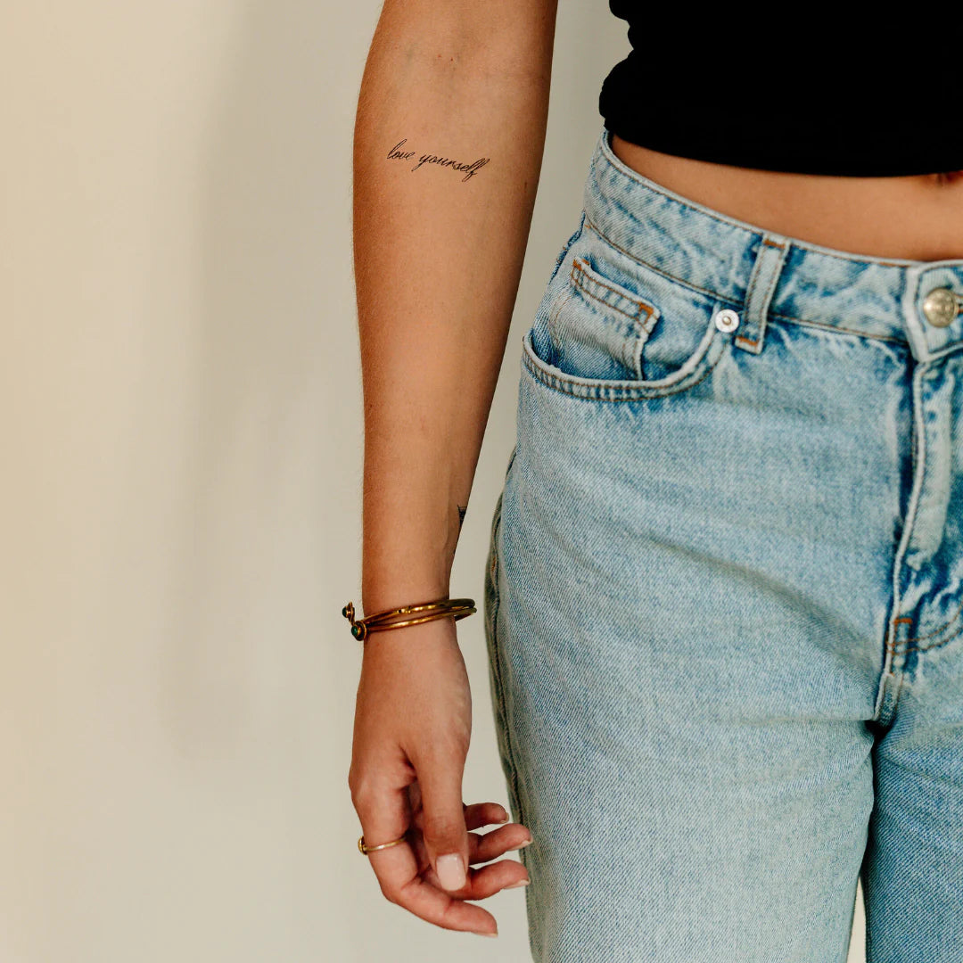 Tatuaggi falsi vs. tatuaggi veri