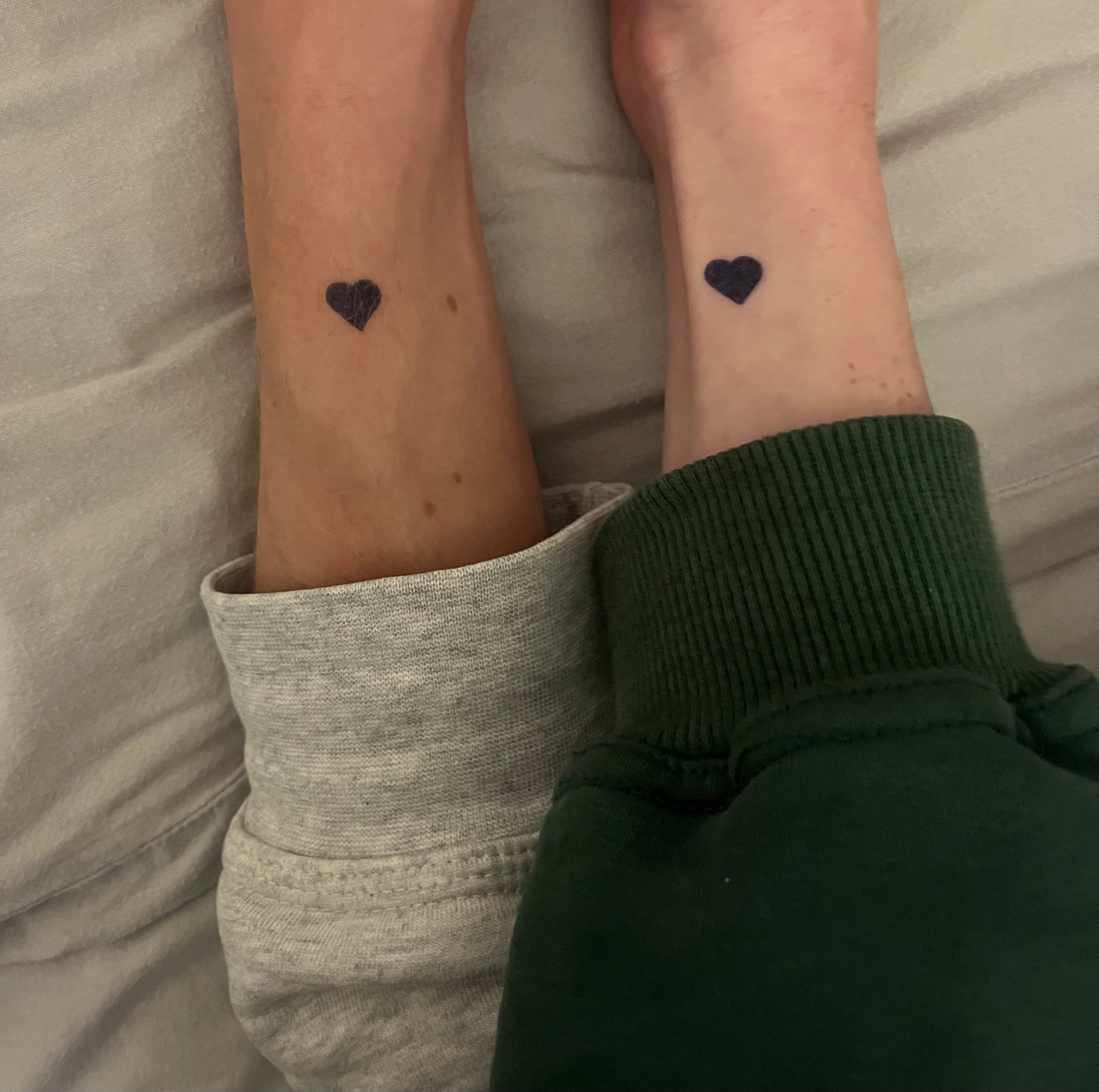 Cuore nero del tatuaggio temporaneo