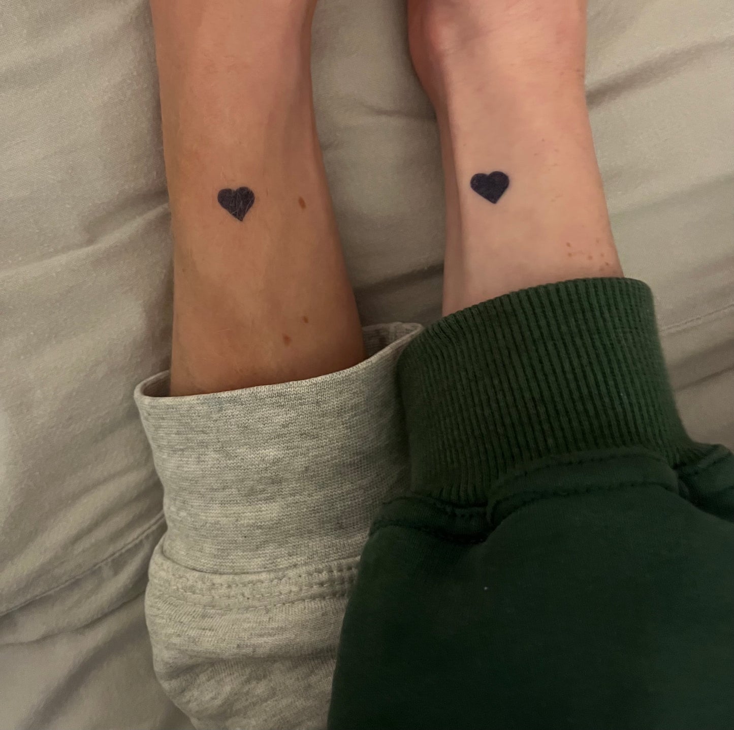 Cuore nero del tatuaggio temporaneo