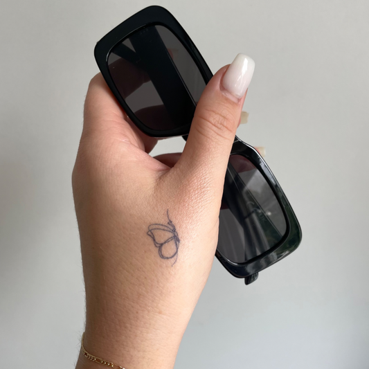 Fineline del tatuaggio temporaneo della farfalla