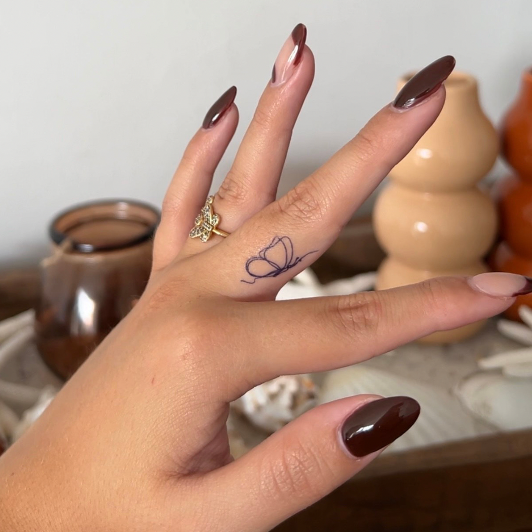 Fineline del tatuaggio temporaneo della farfalla