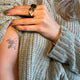 Farfalla e pianta di tatuaggio temporaneo