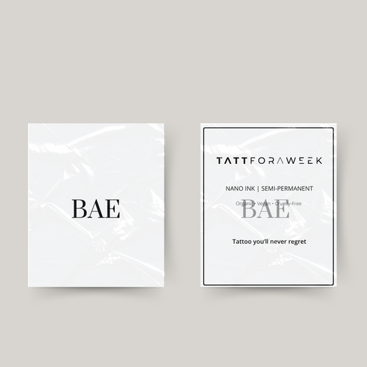 Ragazza tatuaggio temporaneo