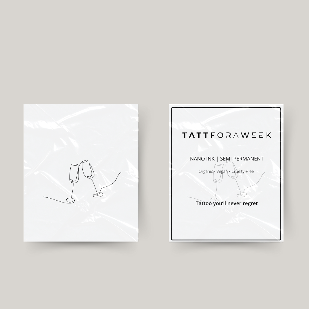 Bicchieri di champagne con tatuaggio temporaneo