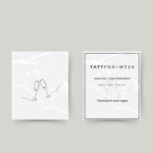 Bicchieri di champagne con tatuaggio temporaneo