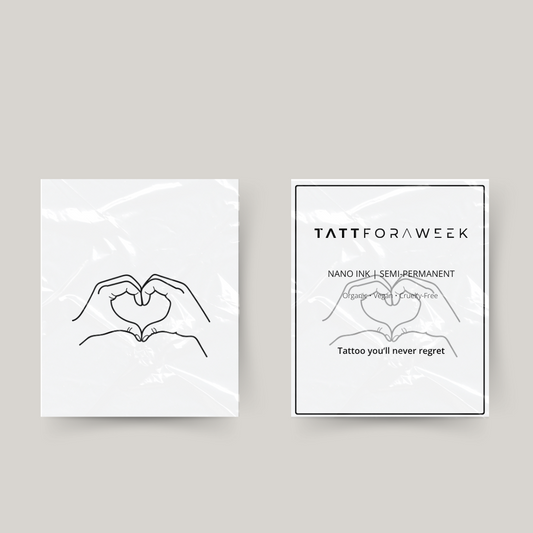 Cuore del tatuaggio temporaneo delle mani